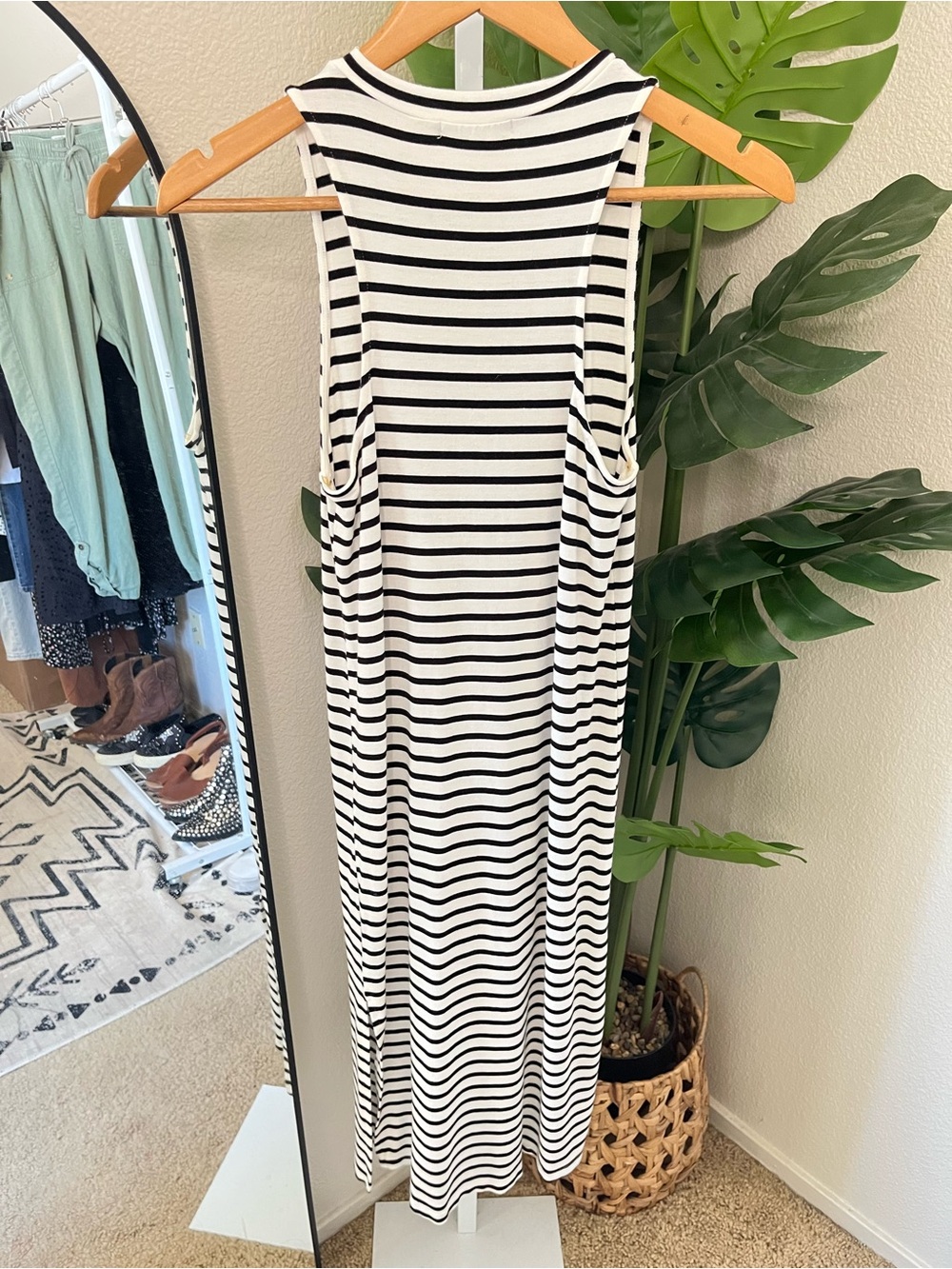 🤍🖤 Black White Striped Sleeveless Maxi Dress Medium | Casual Stretch Tank Dress - Picture 7 of 7